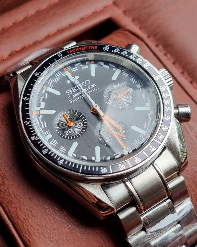 SPEEDMASTER BLACK ORANGE MOD